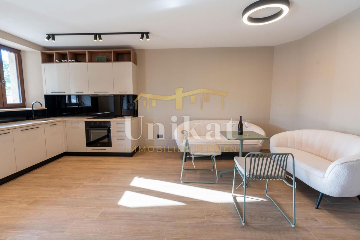 Casa in pietra ristrutturata con piscina